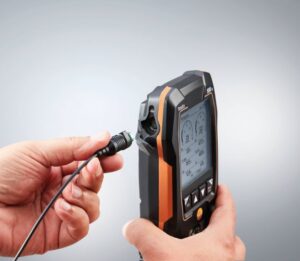 testo-550s-detail-Plug-Mini-DIN-01-screen-EN_prl